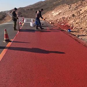 岱岳一是彩钢瓦喷漆翻新，地面喷涂